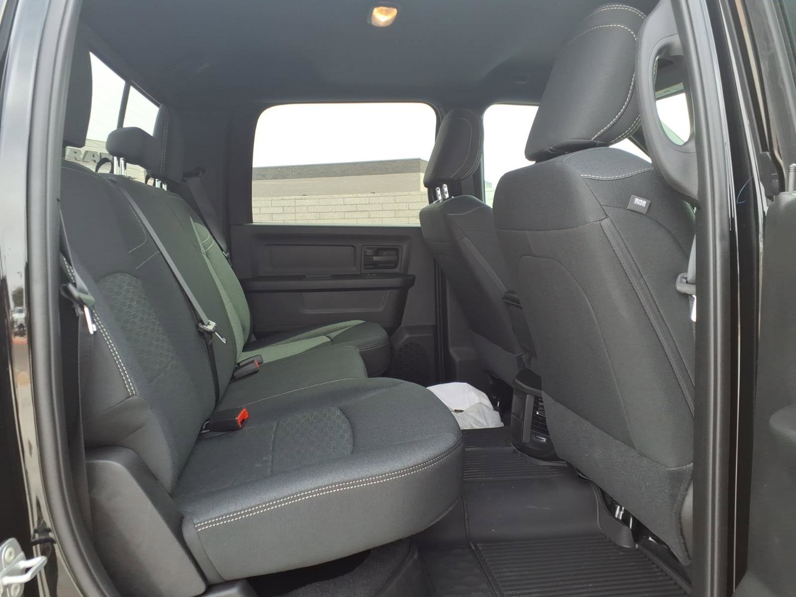 New 2026 Diamond Black Crystal Pearl-Coat Exterior Paint RAM Tradesman image 9