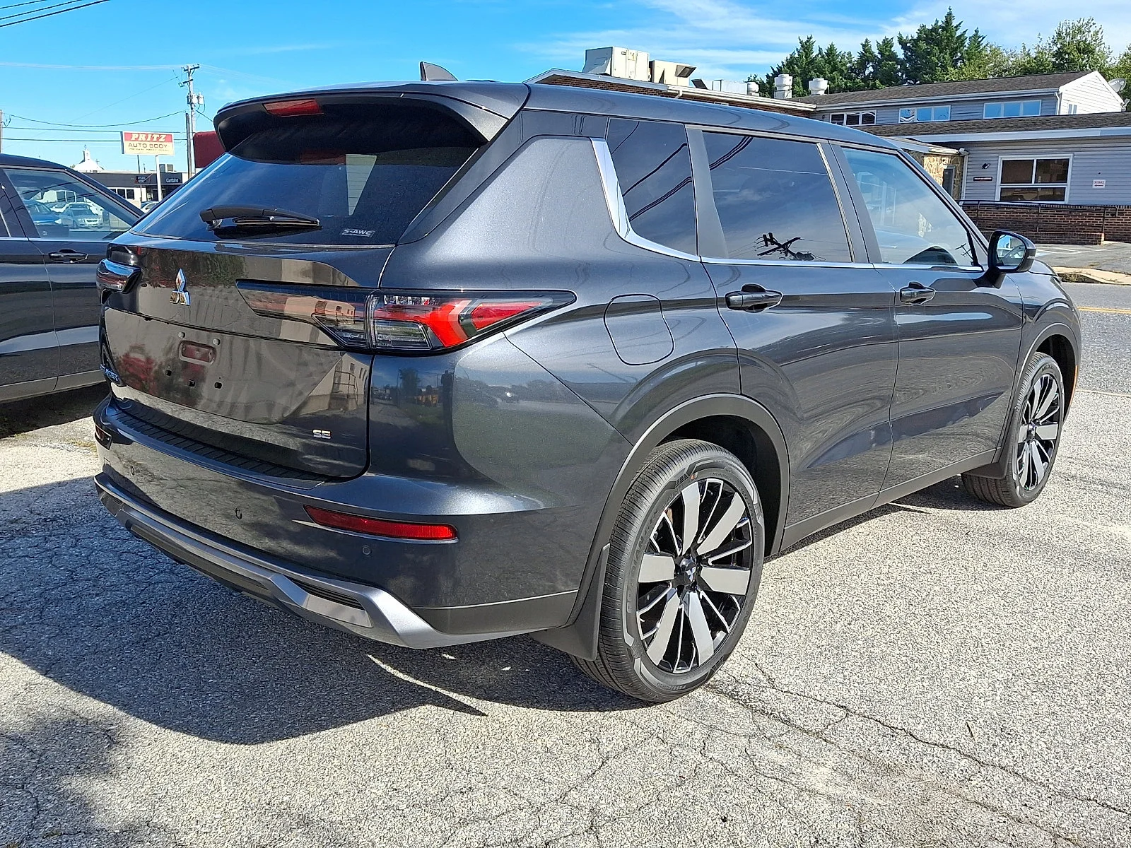 New 2026 Gray Mitsubishi SE image 7