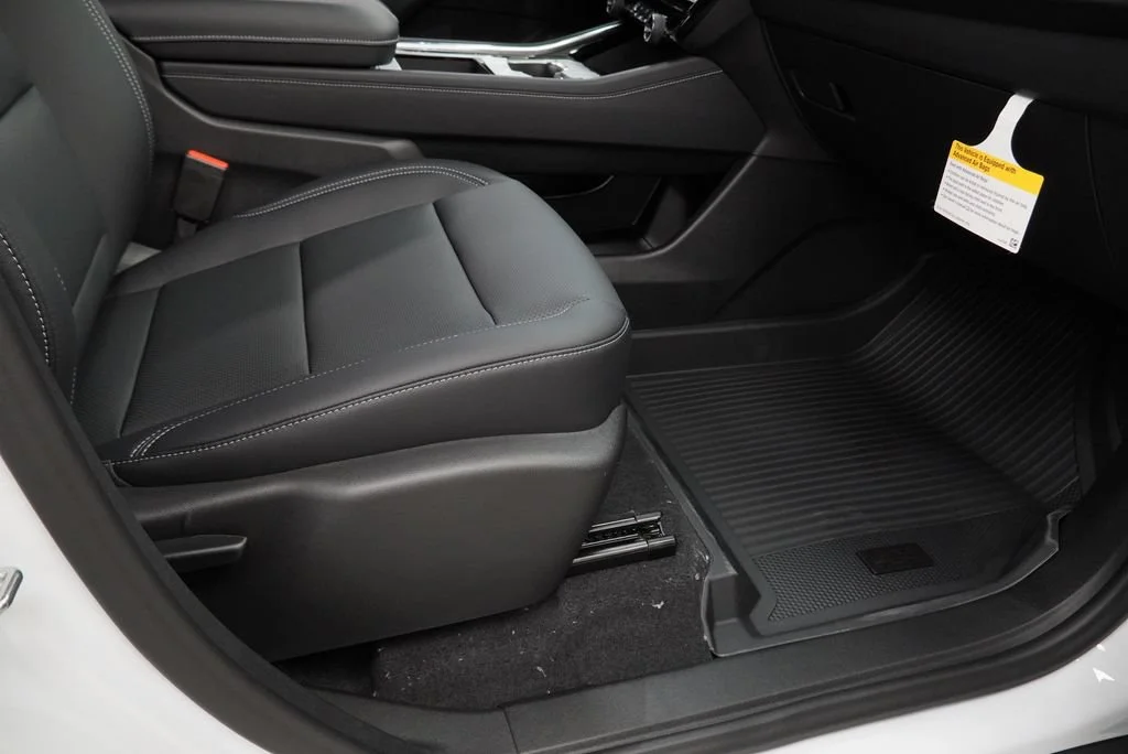 New 2027 Summit White Chevrolet LT image 29