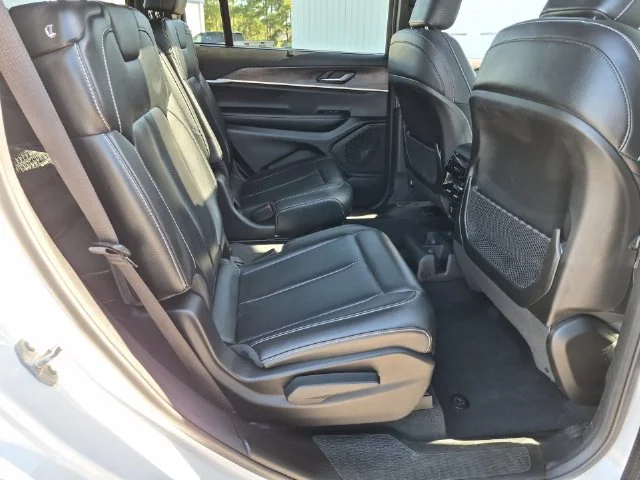 Used 2025 White Jeep Limited image 39