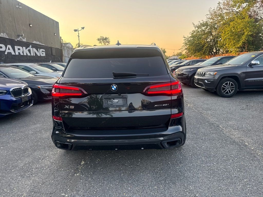 Used 2022 Black BMW xDrive40i image 5