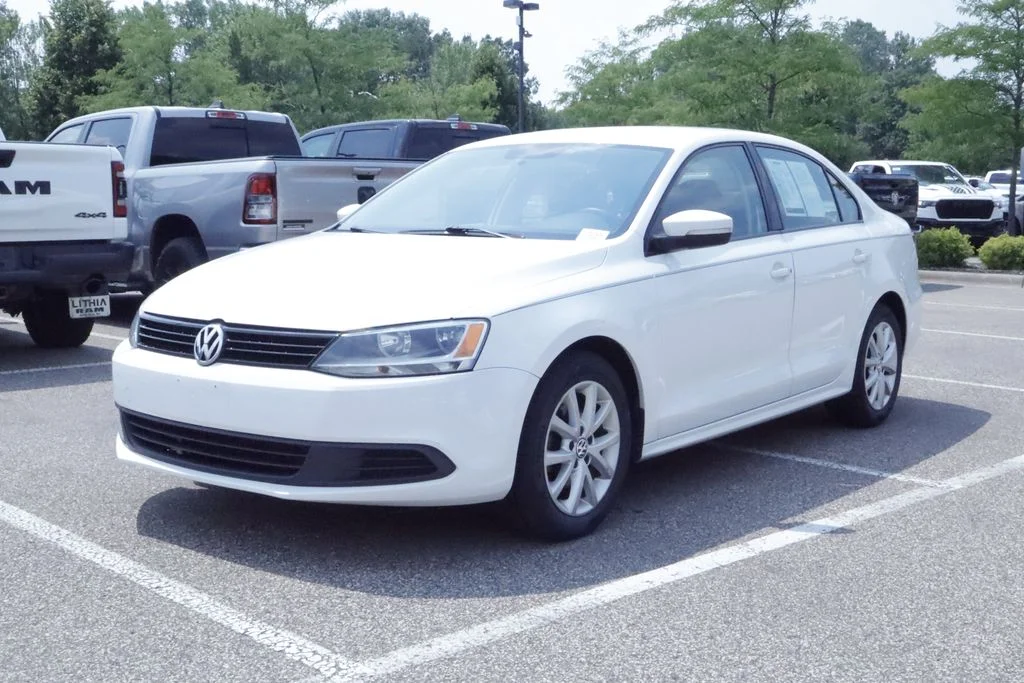 Used 2012 White Volkswagen 2.5L SE image 1