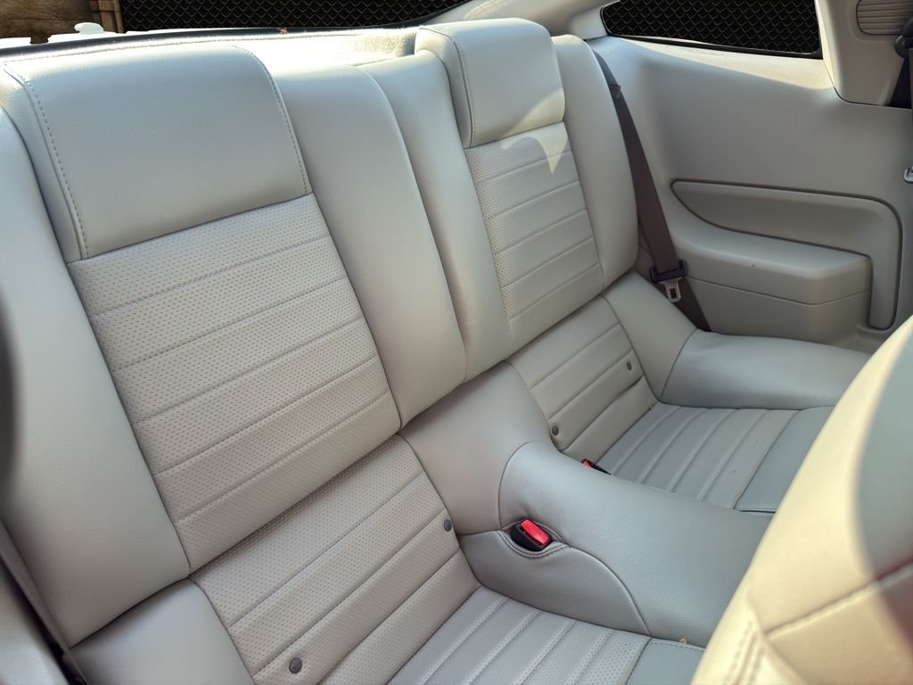 Used 2007 White Ford GT image 18