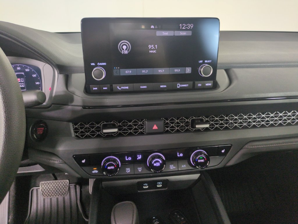 2025 Honda Accord SE - Photo 25