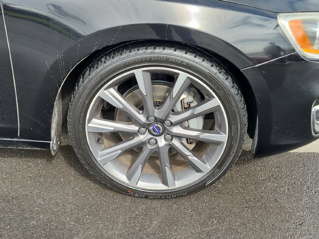 Used 2015 Black / Stone Volvo T6 image 29