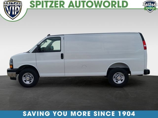 New 2025 Summit White Chevrolet WT image 8