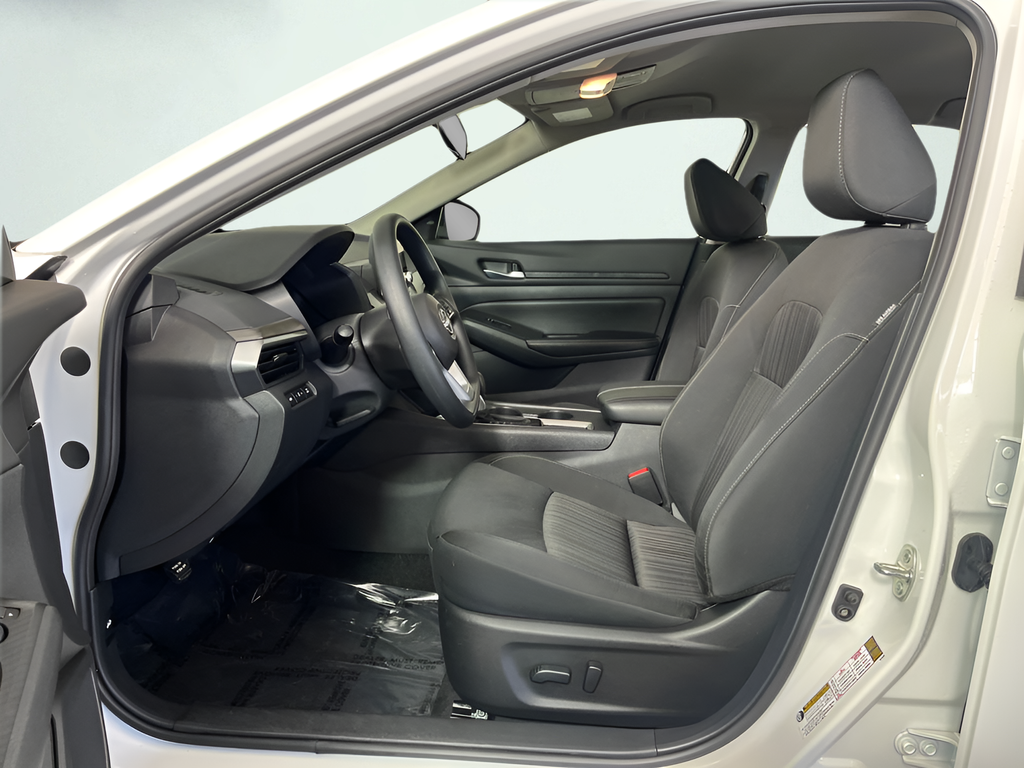 Used 2025 Glacier White Nissan 2.5 SV image 10