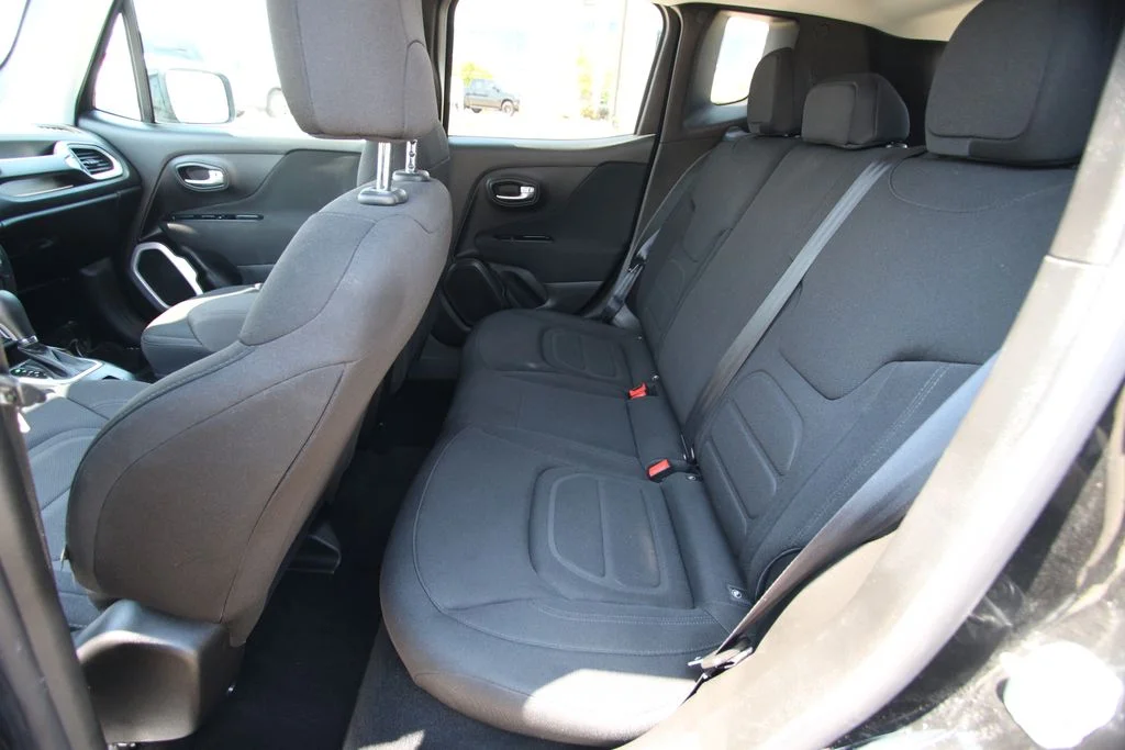 Used 2021 Black Jeep Latitude image 7