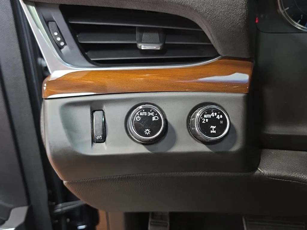 Used 2020 Black Raven Cadillac Luxury image 23
