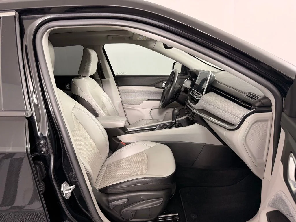 Used 2022 Black Jeep Latitude image 21