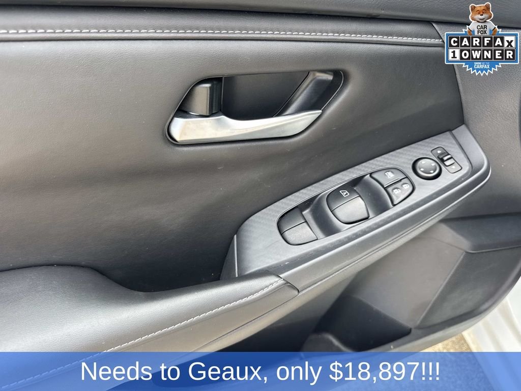 Used 2025 White Nissan SV image 38