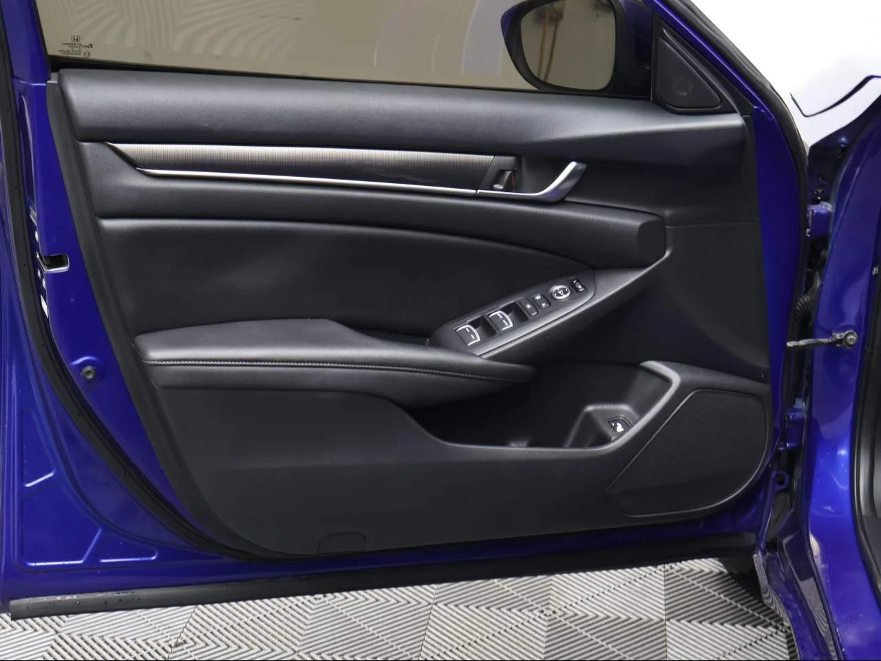 Used 2019 Still Night Pearl Honda Sport image 7