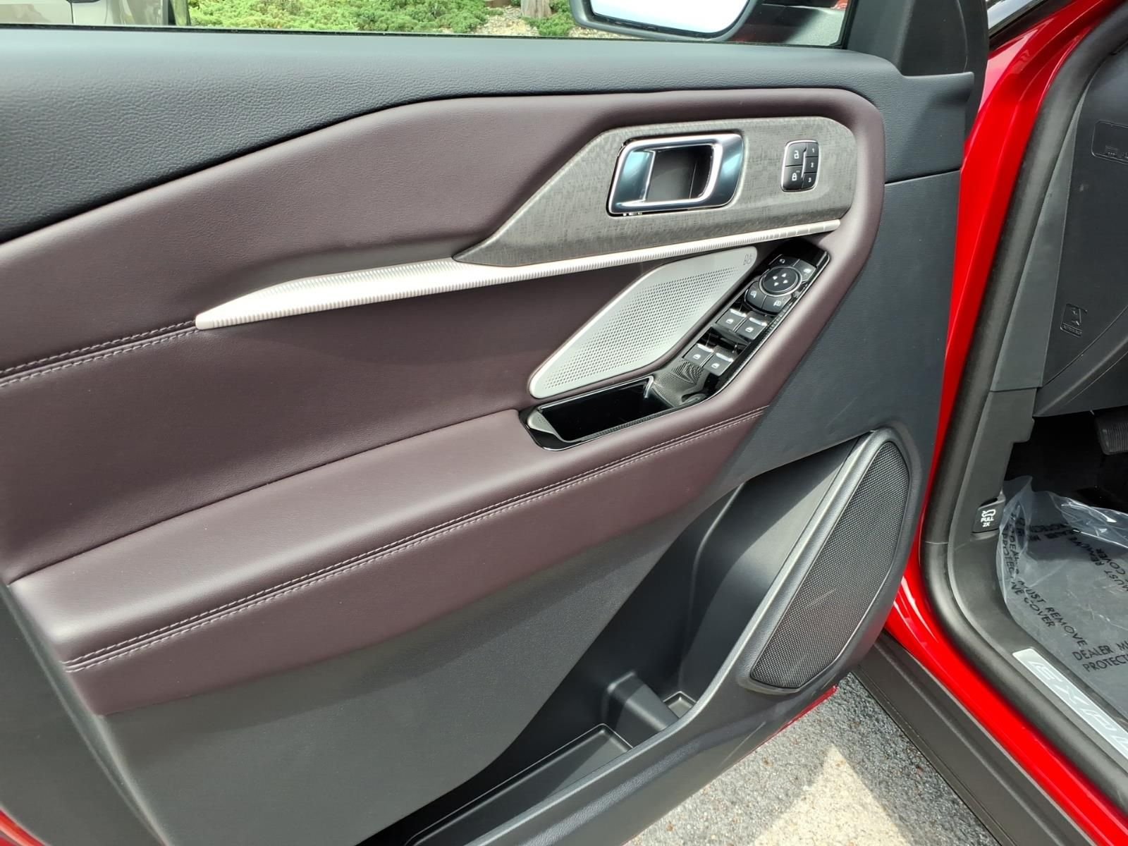 New 2026 Rapid Red Metallic Tinted Clearcoat Ford Platinum™ image 9
