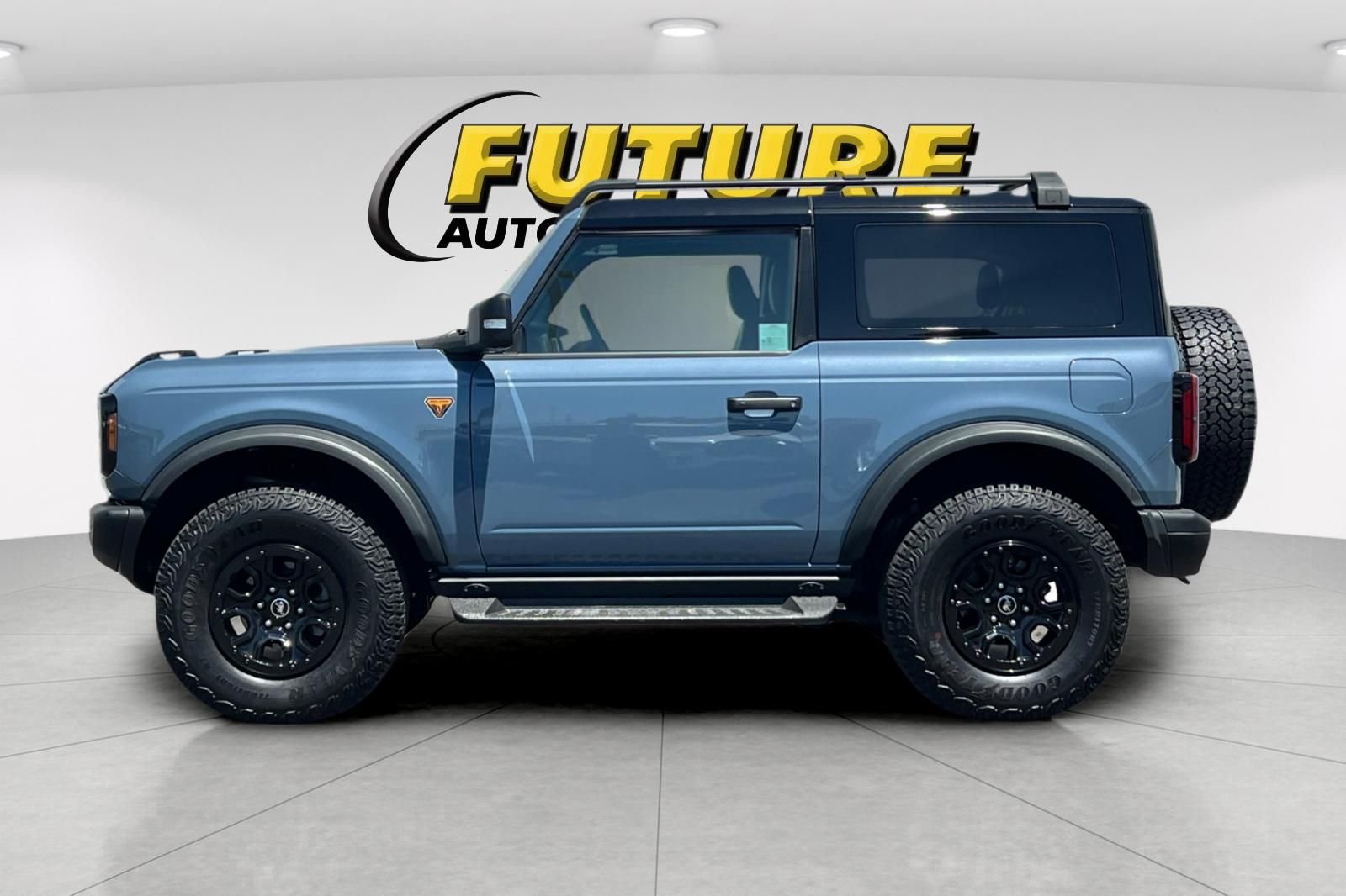 Used 2025 Gray Ford Badlands image 6