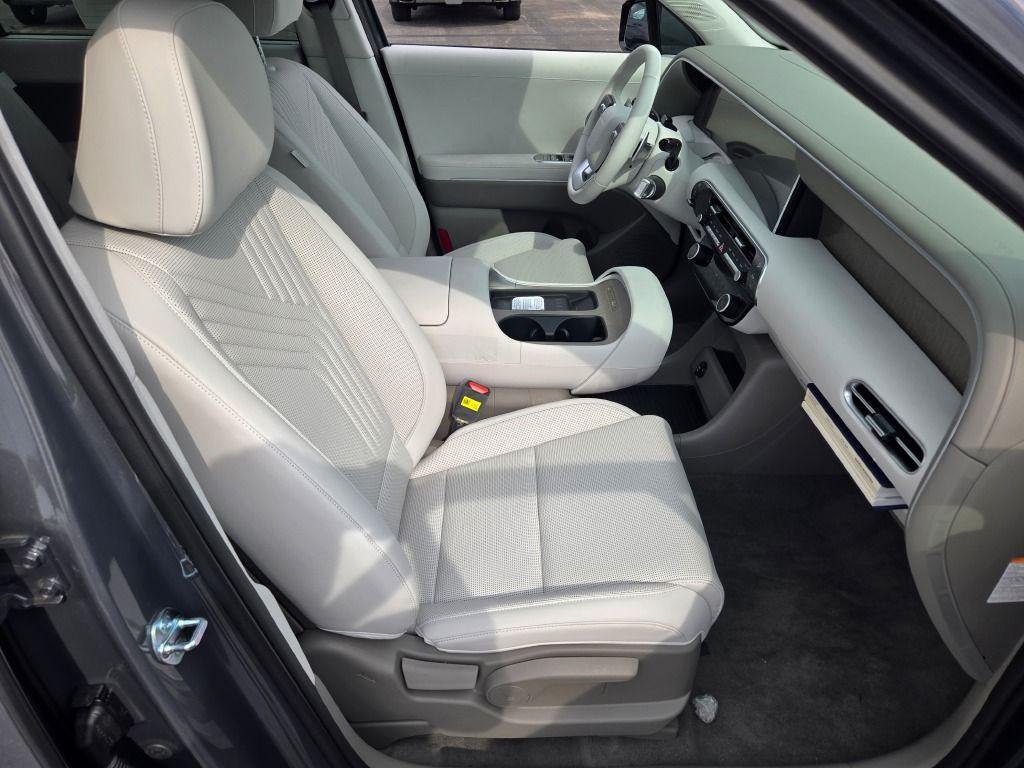 New 2026 Gray Pearl Hyundai SEL 8P image 6