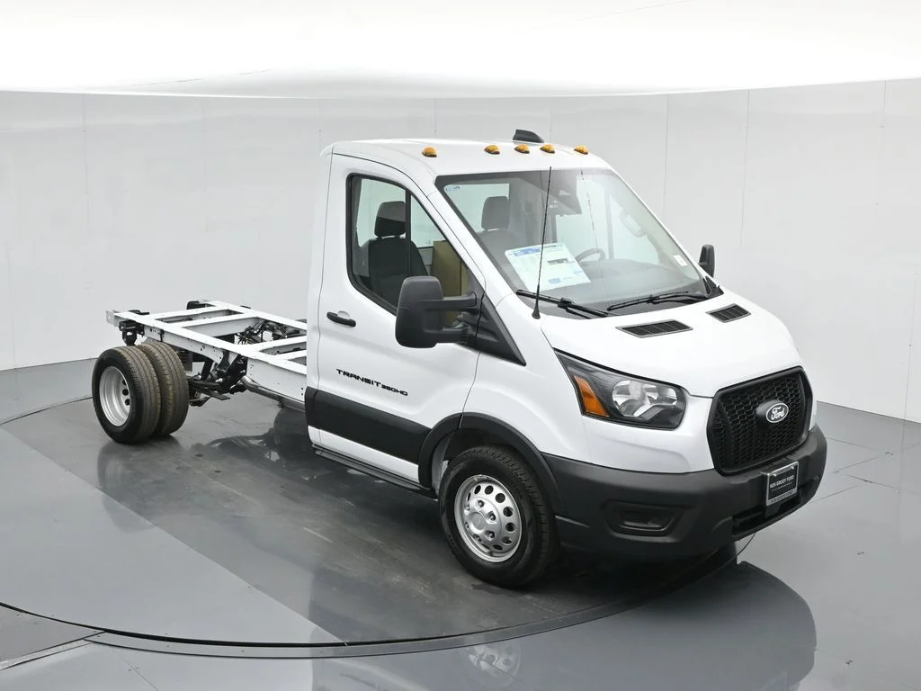 New 2026 Oxford White Ford Base image 30