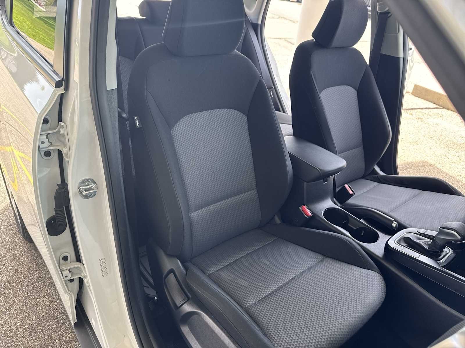Used 2021 White Kia LX image 28
