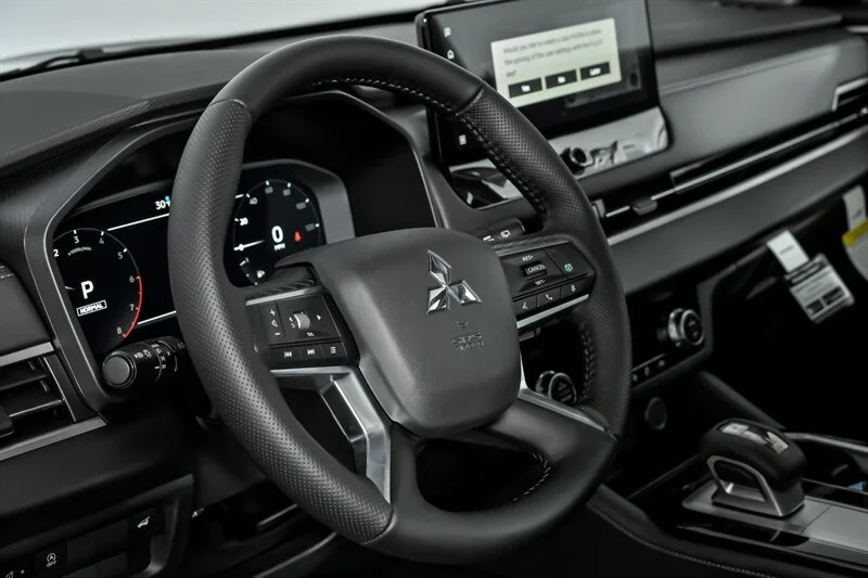 New 2026 WHITE Mitsubishi SE image 16