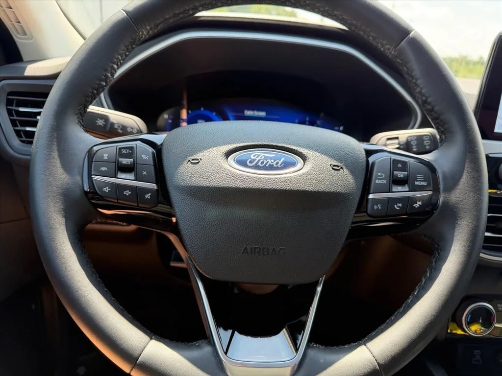 Used 2022 Red Ford SEL image 19