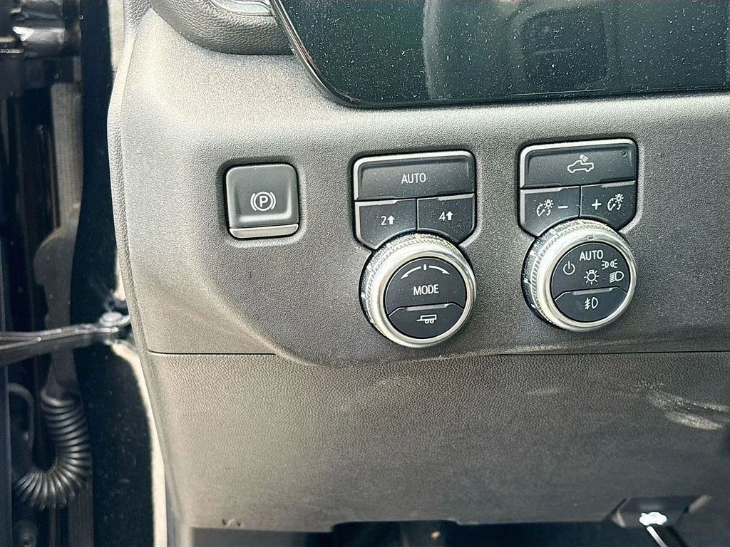 Used 2025 Onyx Black GMC Elevation image 10