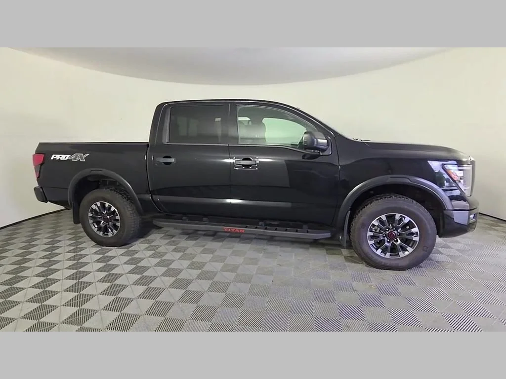 2024 Nissan Titan PRO-4X - Photo 35