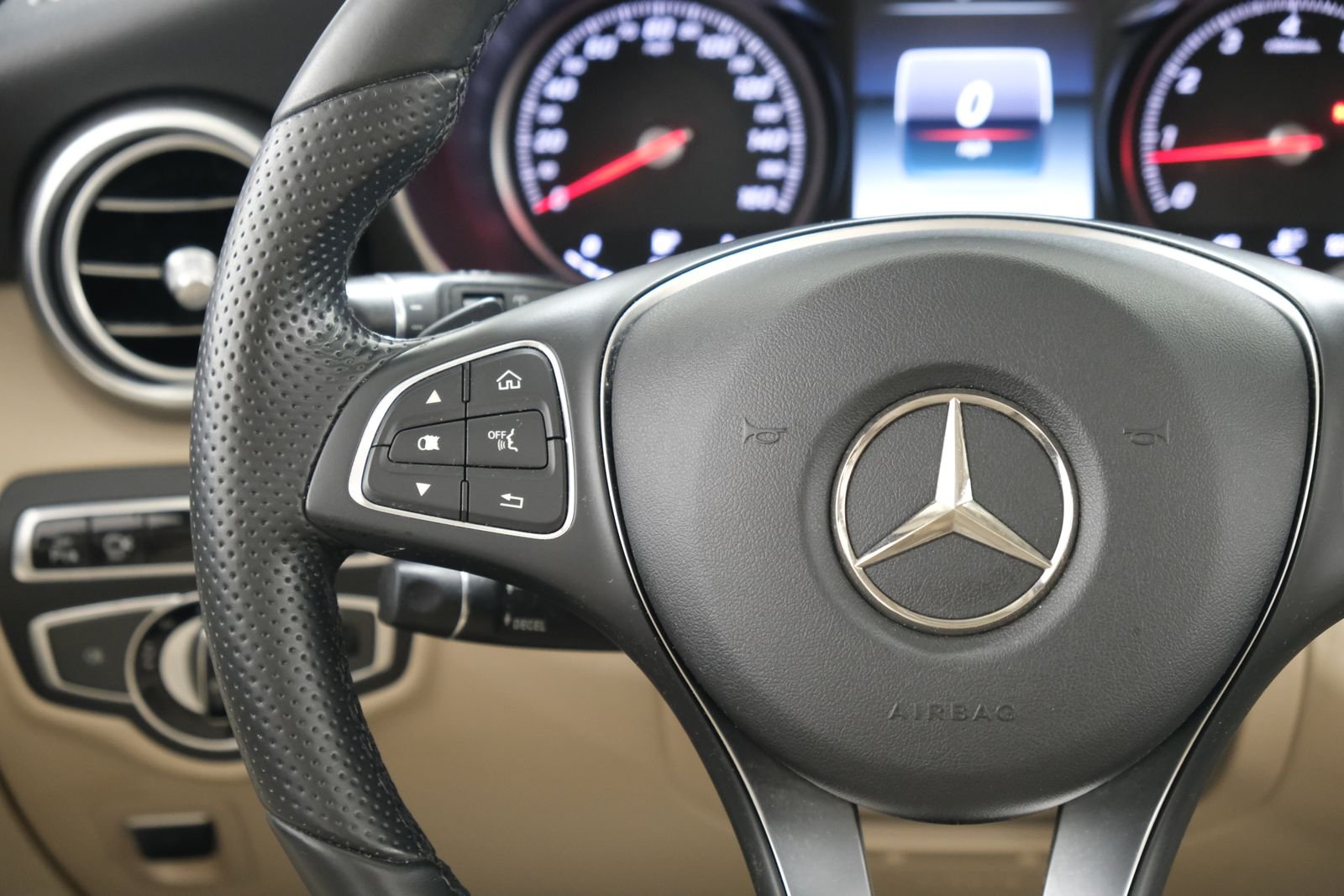 Used 2017 designo Diamond White Metallic Mercedes-Benz GLC 300 image 11