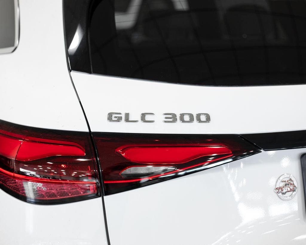 New 2026 Polar White Mercedes-Benz GLC 300 image 10
