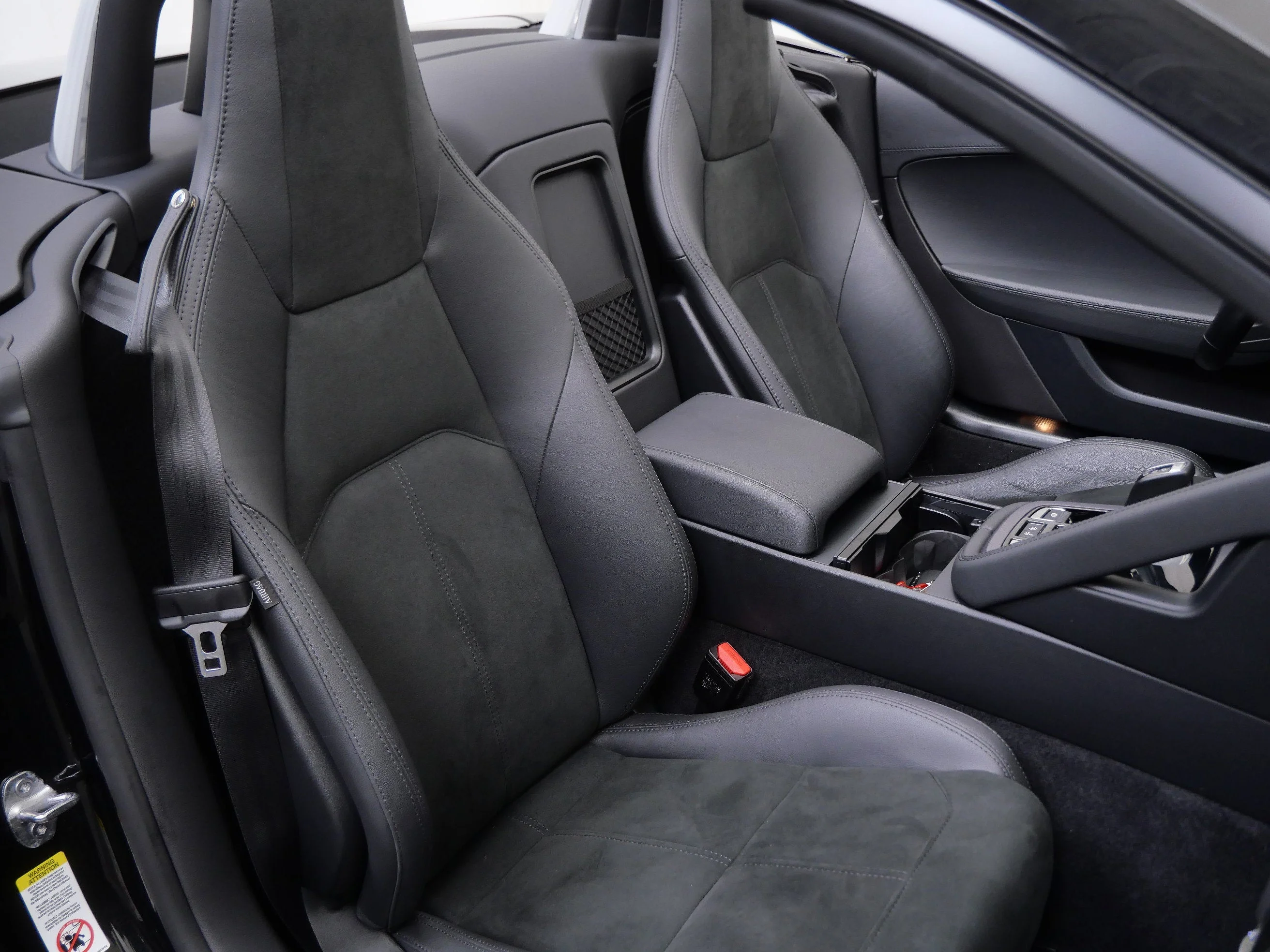 Used 2023  Jaguar P450 image 17