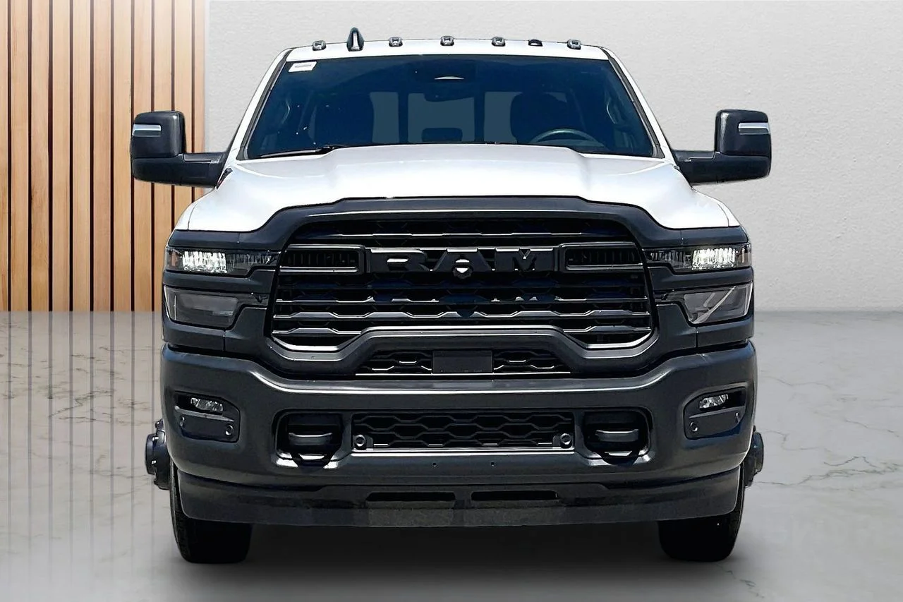 New 2026 Bright White Clear-Coat Exterior Paint RAM Tradesman image 3