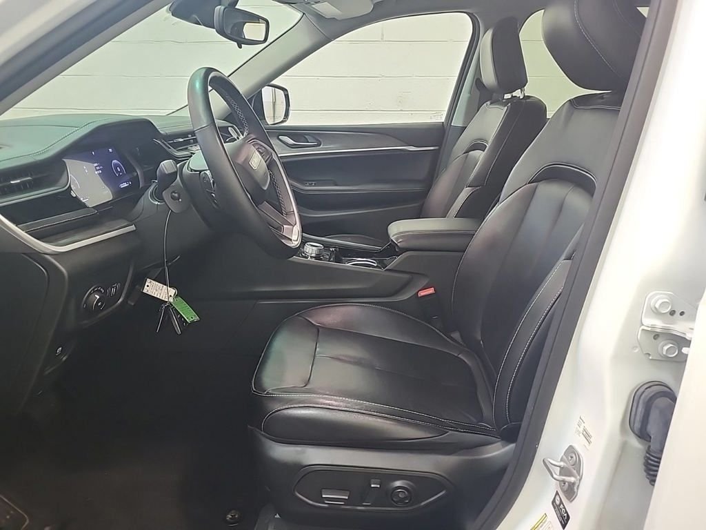 Used 2022 White Jeep Limited image 11