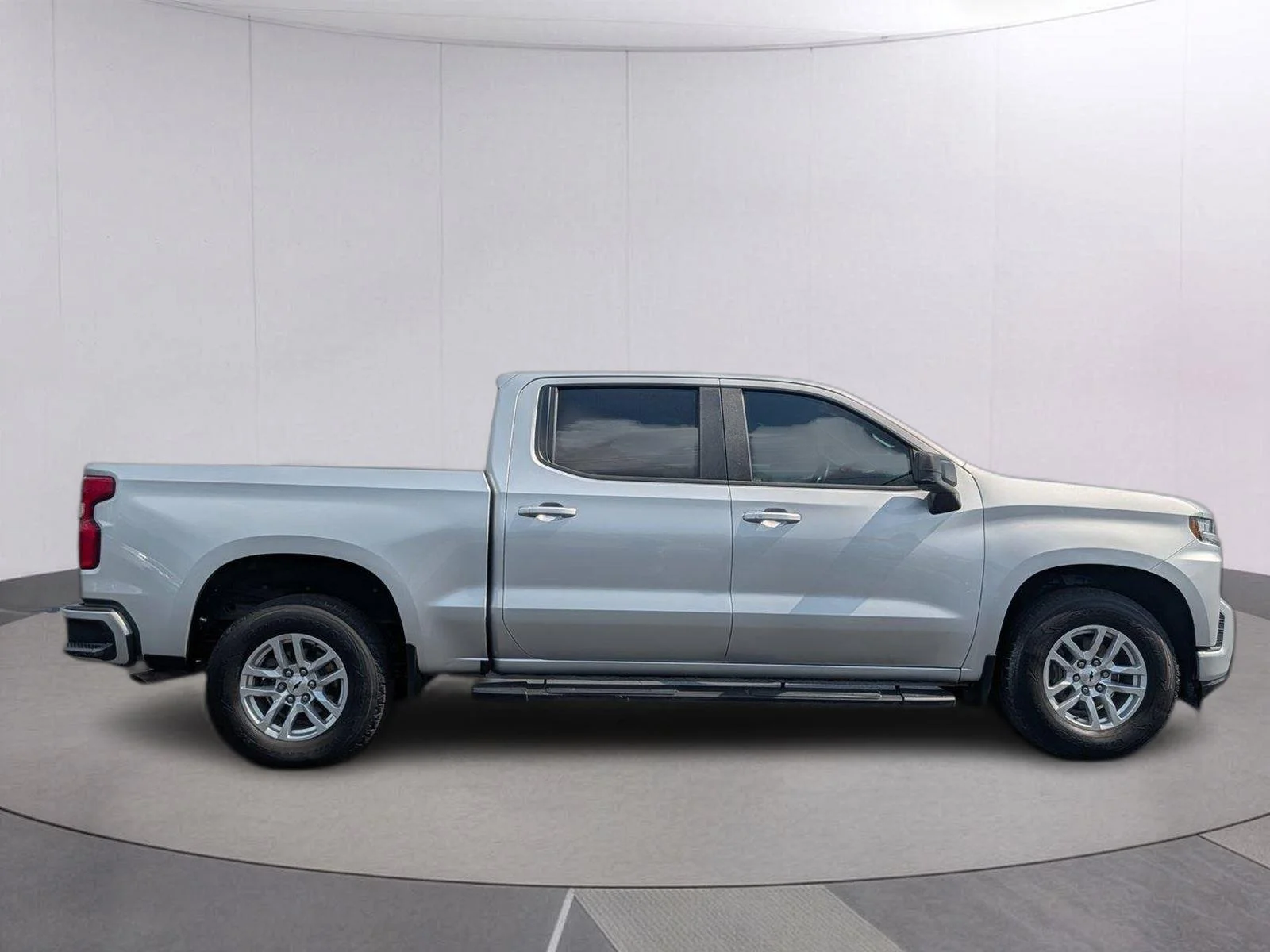 Used 2021 Silver Ice Metallic Chevrolet RST image 7