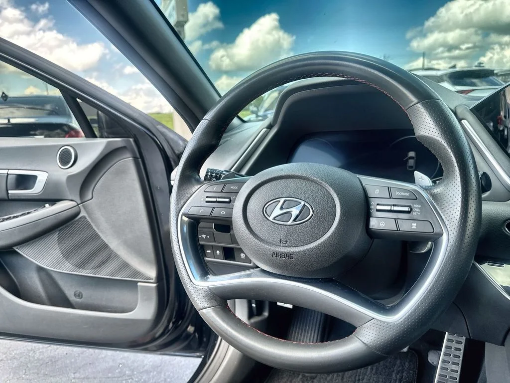 Used 2020 Black Hyundai SEL Plus image 13