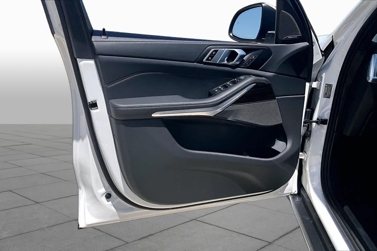 Used 2024 Mineral White Metallic BMW sDrive40i image 24