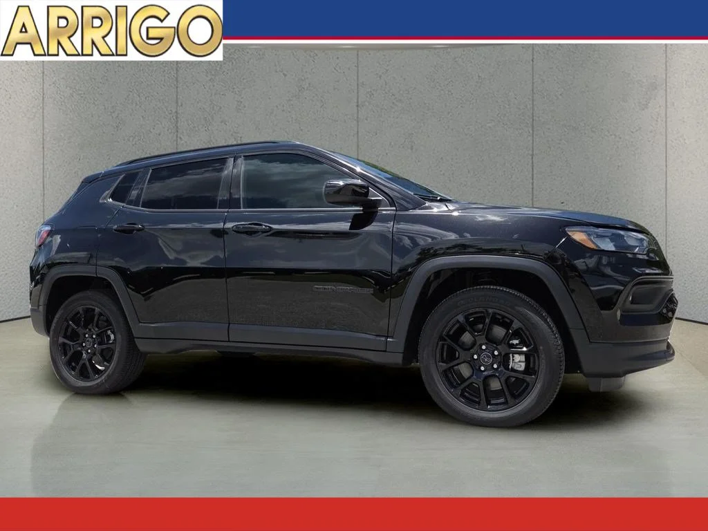 New 2026 Diamond Black Crystal Pearl-Coat Exterior Paint Jeep Latitude Altitude image 1