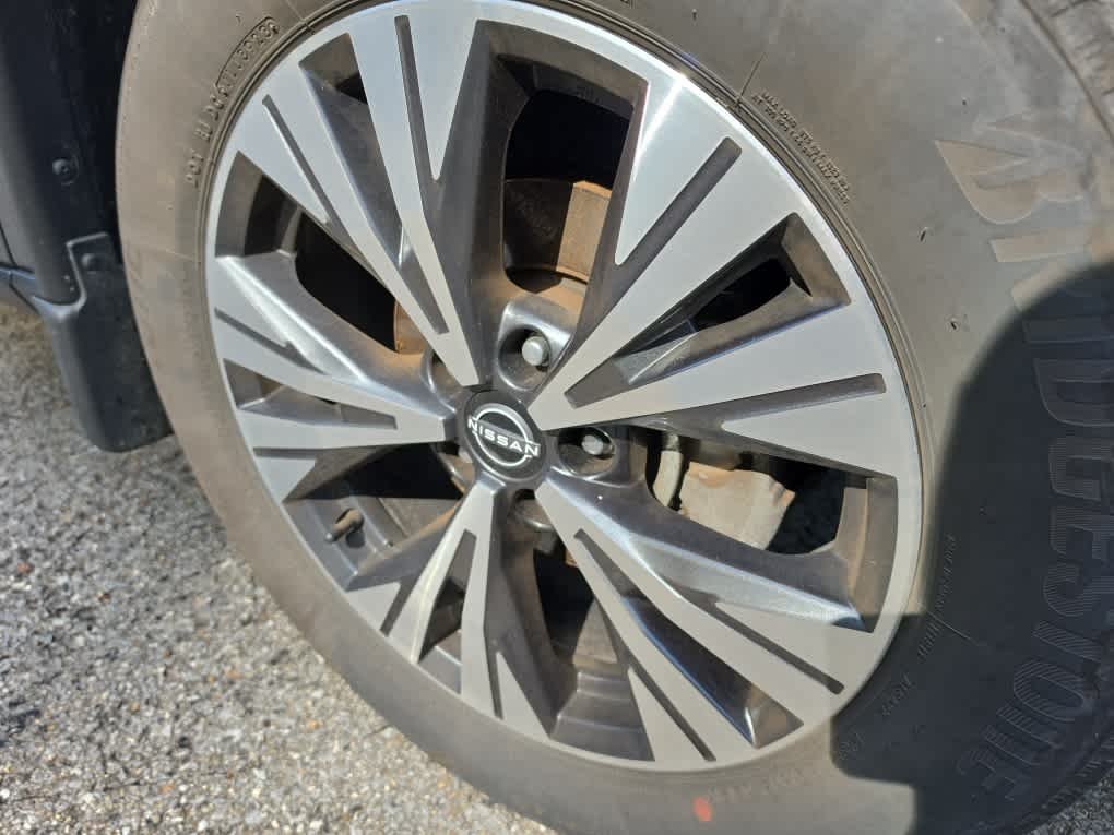 Certified Used 2023 Gun Metallic Nissan SV image 4