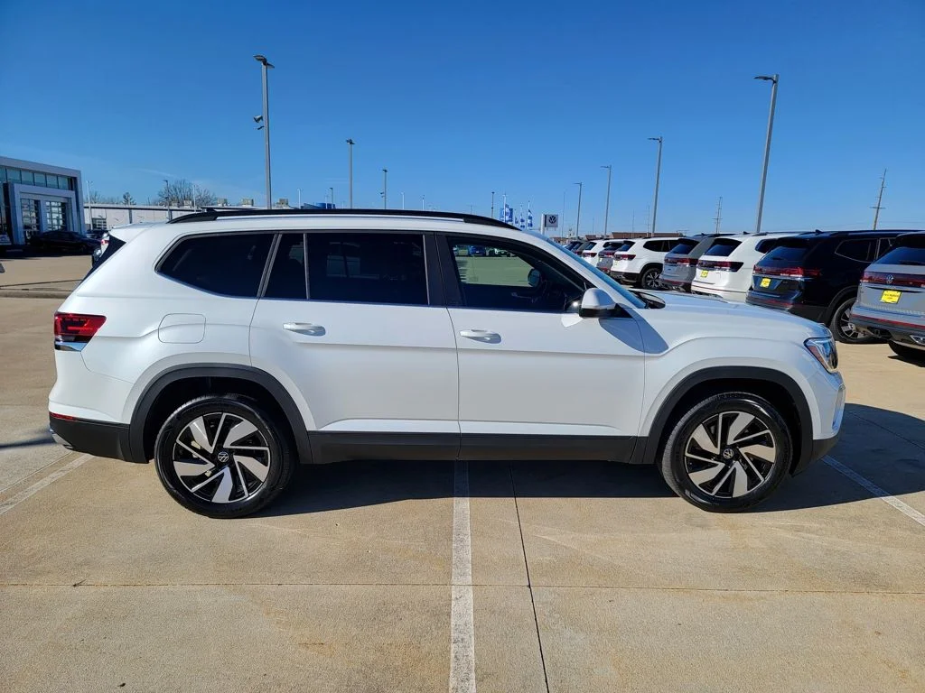 New 2026 White Volkswagen 2.0T SE w/Technology image 12