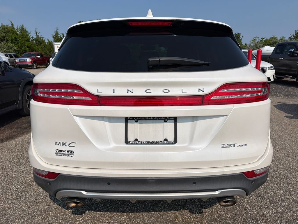 Used 2018 White Platinum Clearcoat Metallic Lincoln Reserve image 6