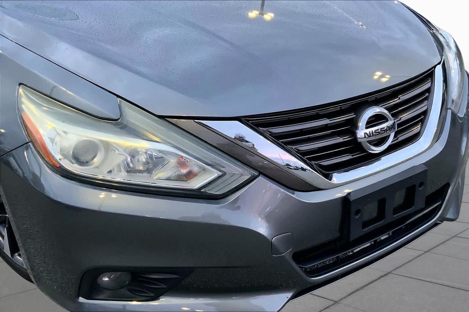Used 2016 Gun Metallic Nissan 2.5 SV image 25