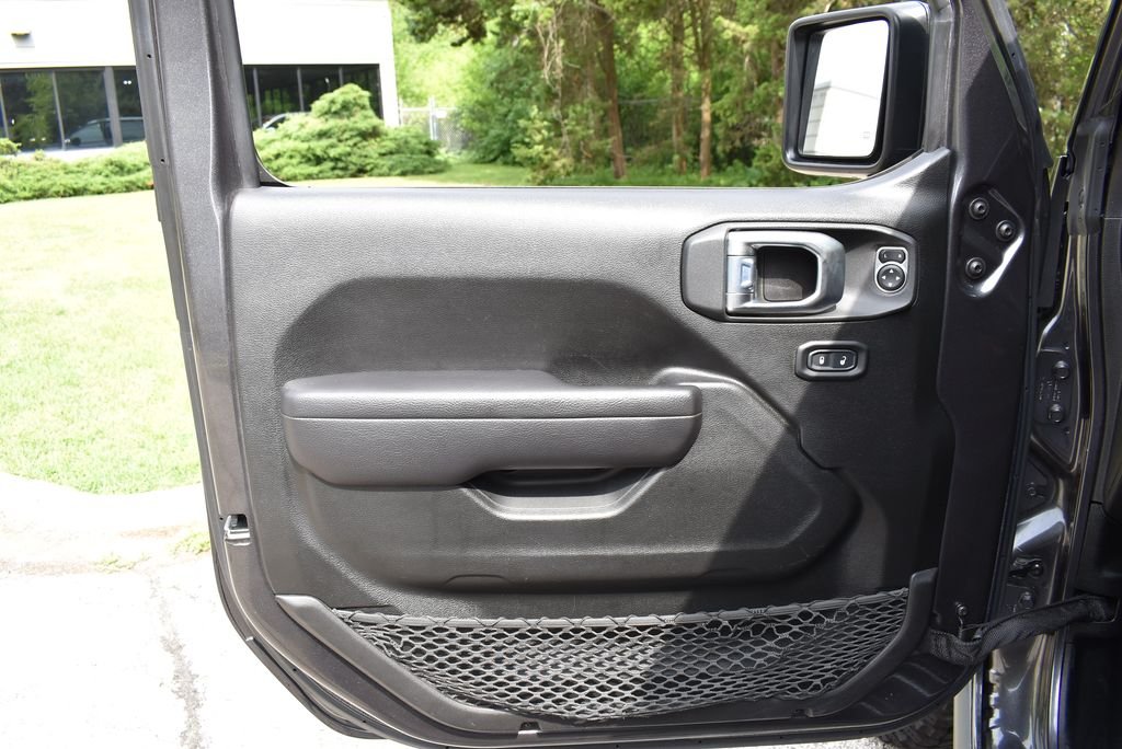 Used 2022 Crystal Metallic Jeep Sport image 41