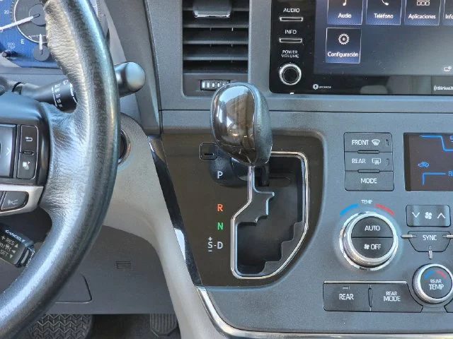 Used 2018 Beige Toyota XLE image 28