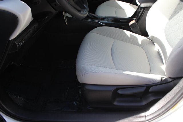 Used 2022 White Toyota LE image 20