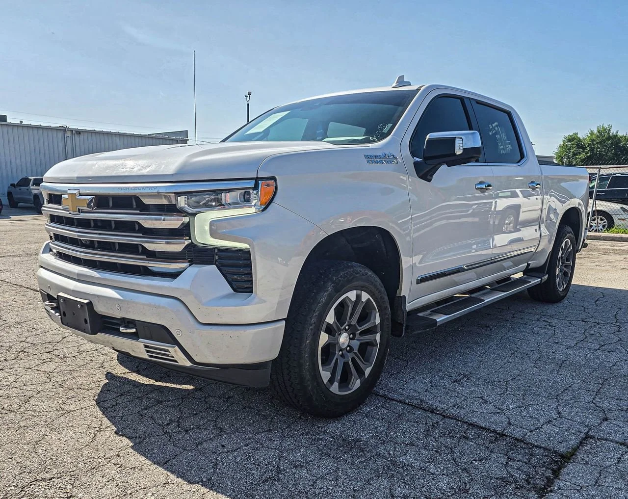 Used 2022 Iridescent Pearl Tricoat Chevrolet High Country image 2