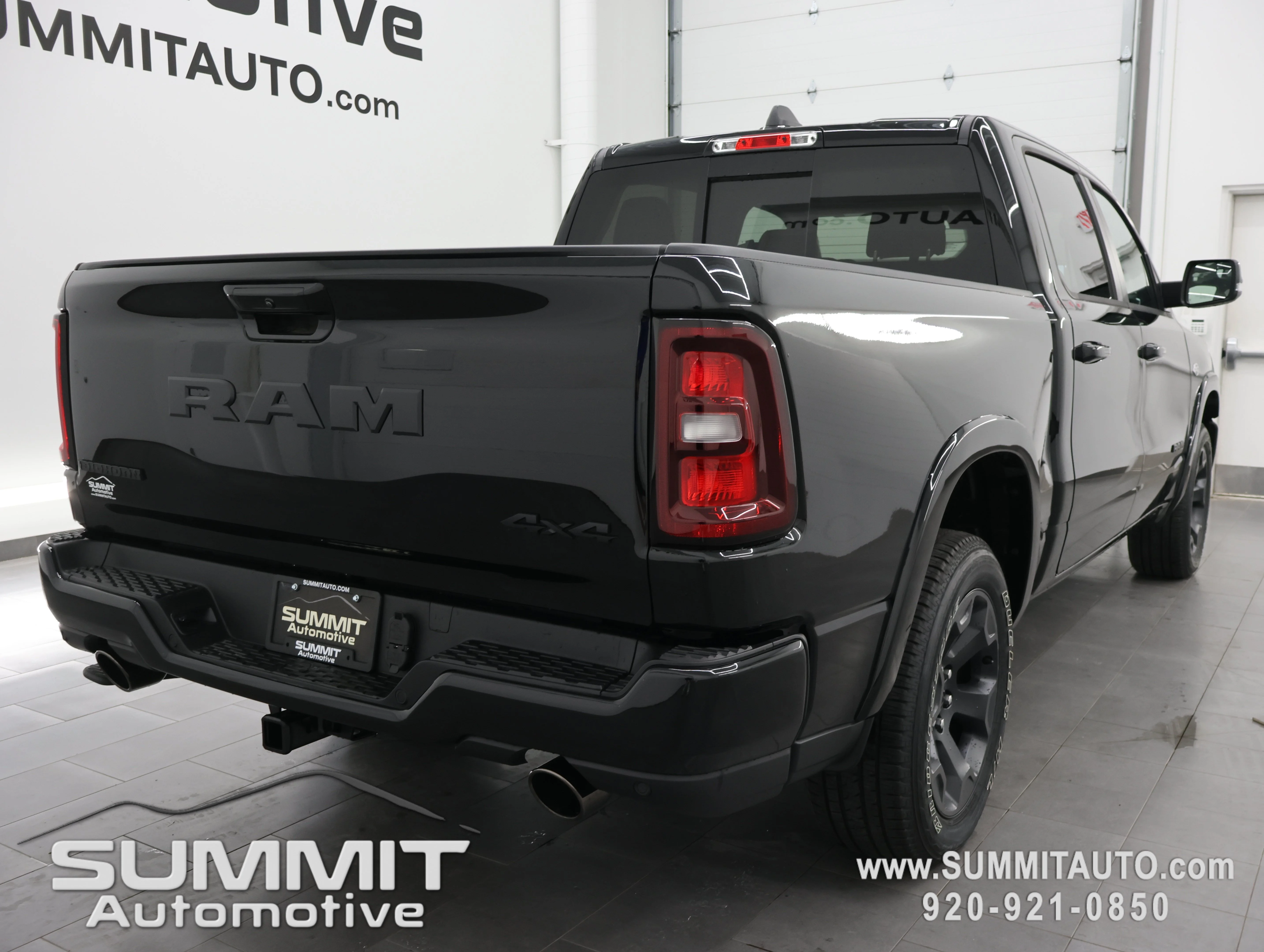 New 2026 Diamond Black Crystal Pearl-Coat Exterior Paint RAM Big Horn/Lone Star image 4