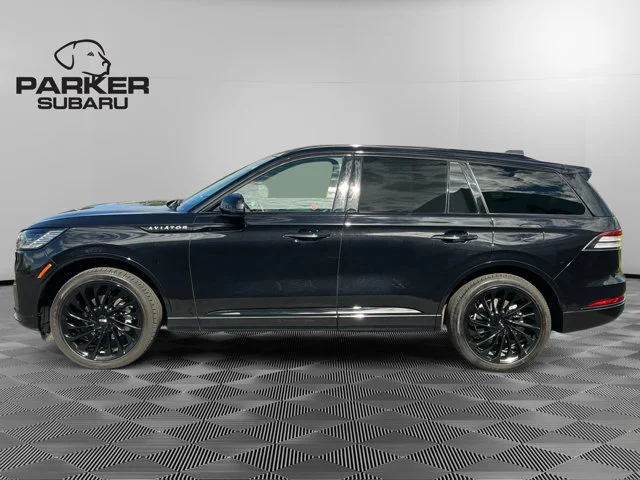Used 2025 Infinite Black Metallic Clearcoat Lincoln Reserve image 2