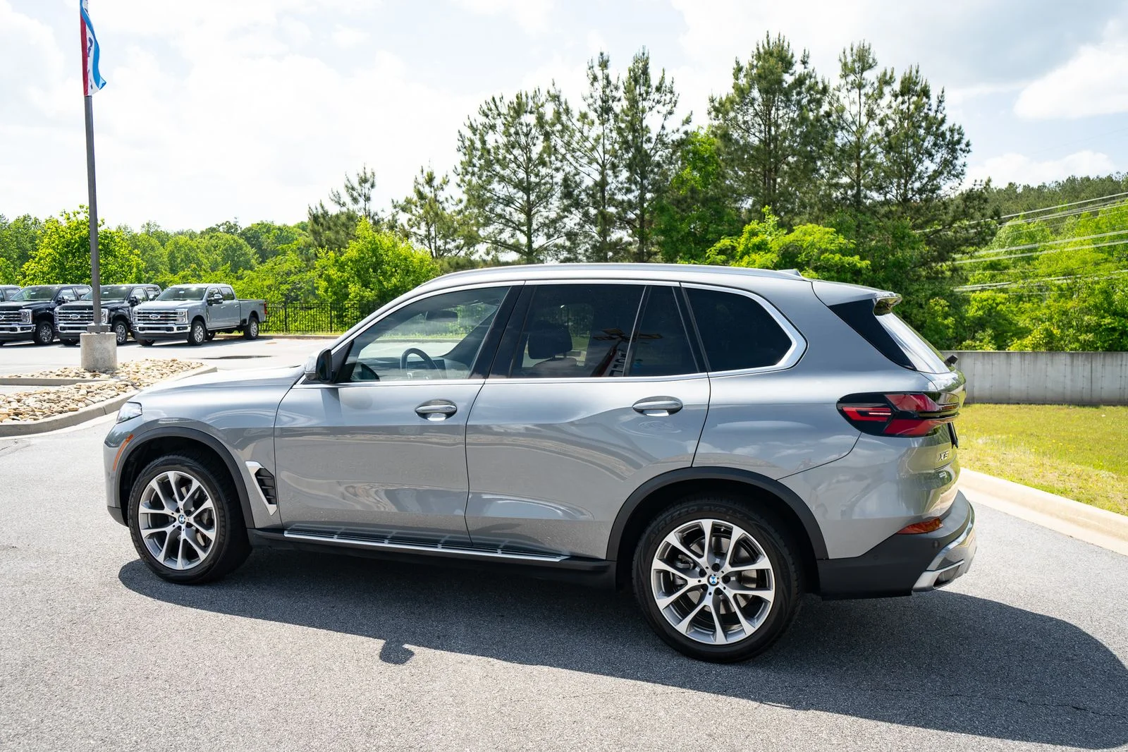 Used 2024 Gray BMW sDrive40i image 7