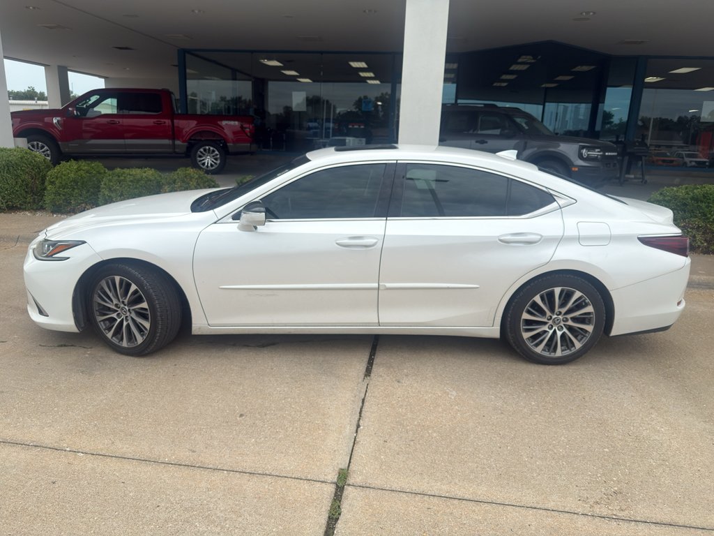 Used 2020 Eminent White Pearl Lexus Base image 9