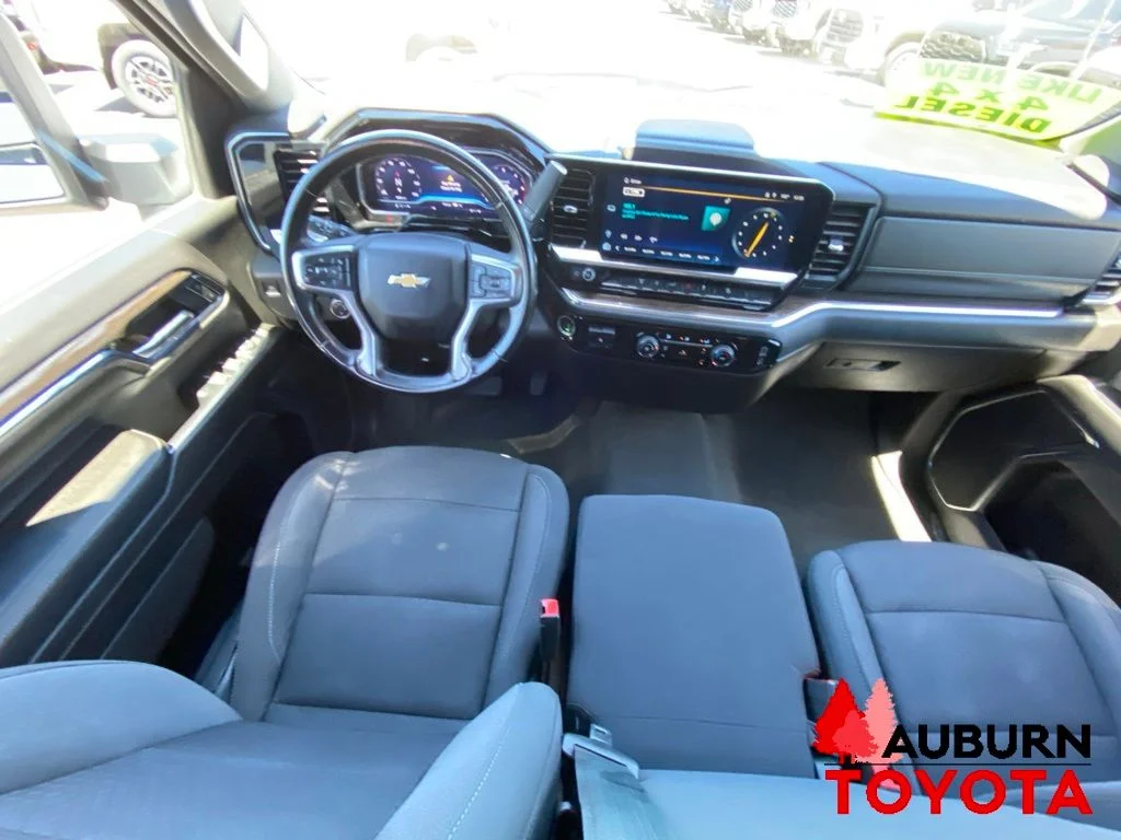Used 2024 White Chevrolet LT image 28