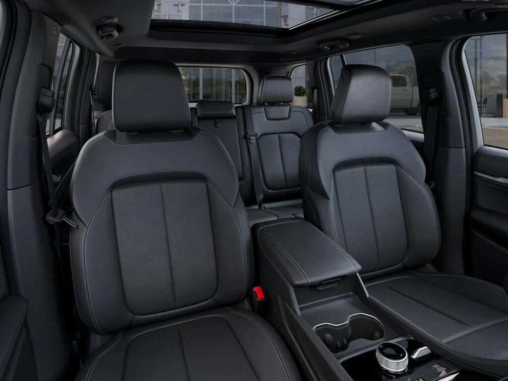 New 2026 Diamond Black Crystal Pearl-Coat Exterior Paint Jeep Limited image 16