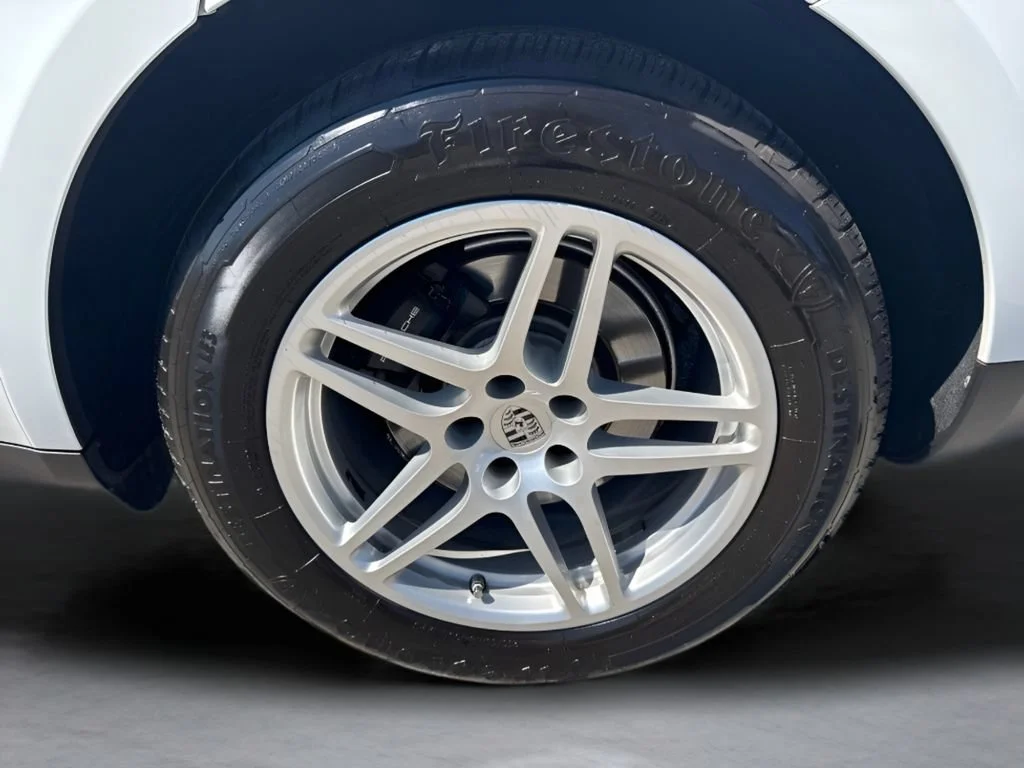 Used 2021  Porsche  image 33