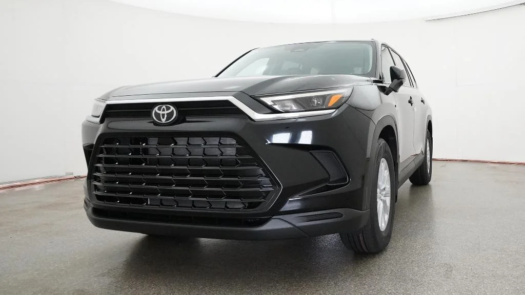 New 2026 Midnight Black Metallic Toyota XLE image 20